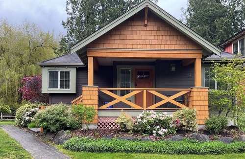 Lindell Beach House | The Cottages at Cultus Lake