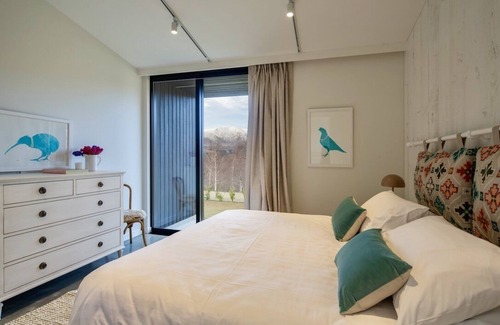 Lake Hayes Cottage | The Cottages at Lake Hayes-Brand New Luxe Cottages-NZ Iconic Location!