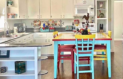 Price Cottage | The Cottages on Carbon Avenue: Two Airbnbs in One