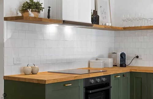 North Richmond Apartment | The Country Apartment - Gorgeous new accommodation on prestige property