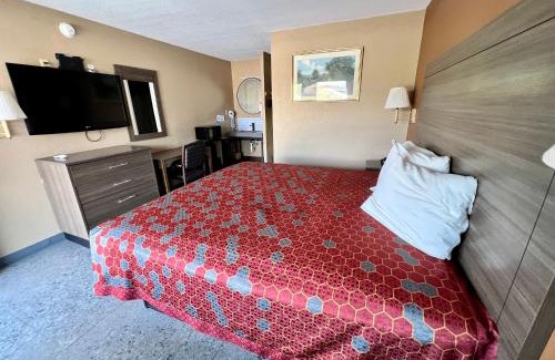 Devine Hotel | THE COUNTRY CORNER INN