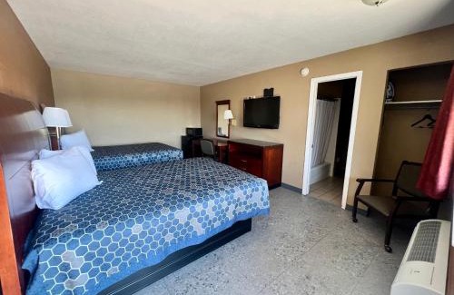Devine Hotel | THE COUNTRY CORNER INN