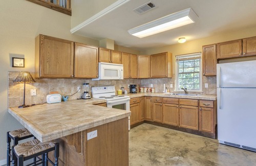 Smithville House | The Country Cottage w/Beautiful Views-5 mi. from historic downtown