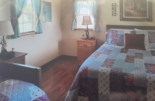 Davis Cottage | The Country Cottage with studio style layout and WiFi, AC in peaceful Davis