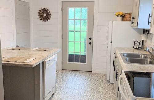 Sandusky House | The Country CottagenYour Funcoast Stay