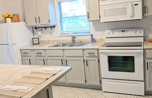 Sandusky House | The Country CottagenYour Funcoast Stay