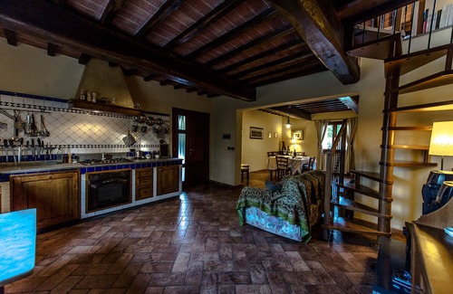 Empoli House | The country house in the middle of a small green valey