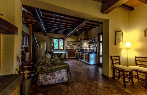 Empoli House | The country house in the middle of a small green valey
