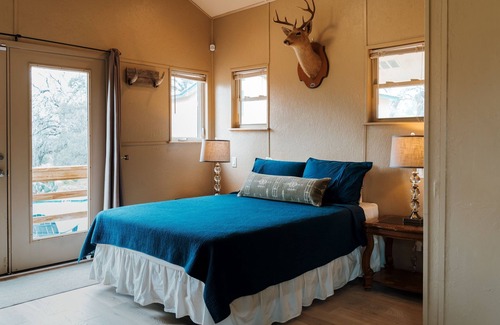 Johnson City Other | The Country Life Experience, Close to Distilleries, Wineries, and Wedding Venues