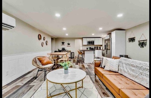 Alvadore House | The Country Retreat- Walk or Bike to Oregon!