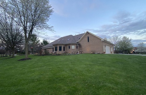 Bellbrook House | The Country View Estate in Beavercreek OH. Close to many beautiful hiking trails