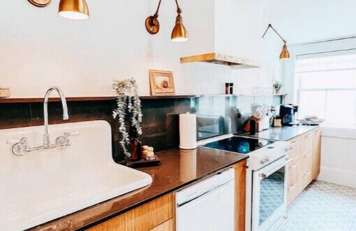 Yarmouth Apartment | The Courier Rooms: Historic charm and luxury