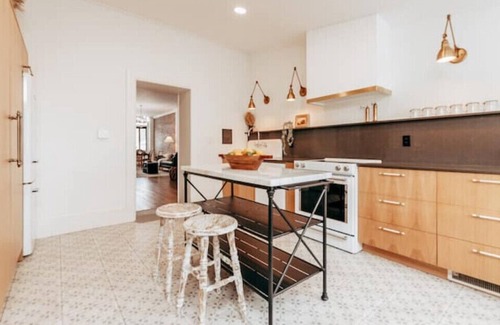 Yarmouth Apartment | The Courier Rooms: Historic charm and luxury