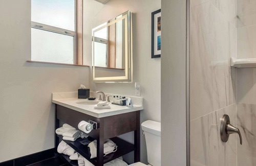 Thunder Bay Hotel | The Courthouse Hotel, an Ascend Collection Hotel