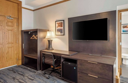 Thunder Bay Hotel | The Courthouse Hotel, an Ascend Collection Hotel