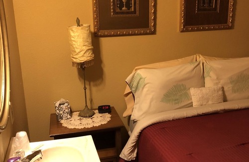 Fort Scott Hotel | The Courtland Hotel and Day Spa