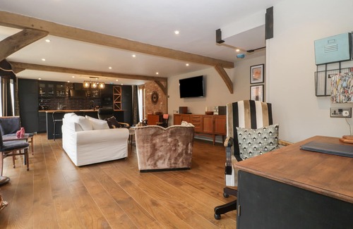 Winterborne Zelston Cottage | THE COURTYARD - HILLTOP BARN, family friendly in Wareham
