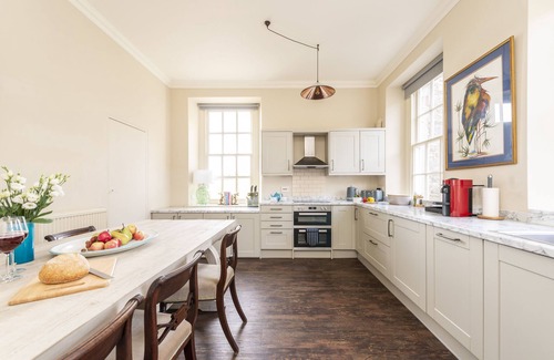 Holworth Apartment | The Courtyard House is a tasteful and beautifully appointed property