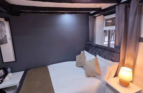 Stotfold Bed & Breakfast | The Courtyard Lodge Room 2