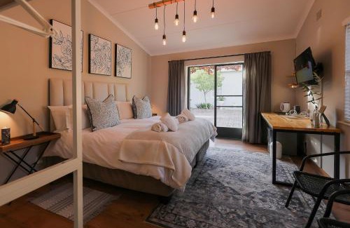 Beaufort West Apartment | The Courtyard Room