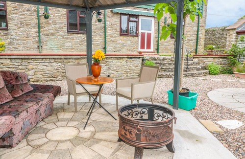 Kington House | THE COURTYARD, with a garden in Gladestry