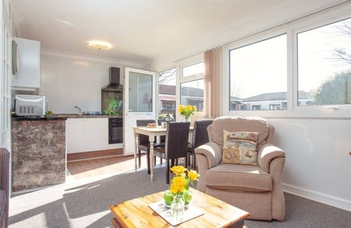 Dawlish Warren Ski Chalet | The Cove, 2 Bedroom Chalet on the 4* Welcome Holiday Park, Dawlish Warren
