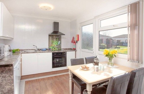 Dawlish Warren Ski Chalet | The Cove, 2 Bedroom Chalet on the 4* Welcome Holiday Park, Dawlish Warren