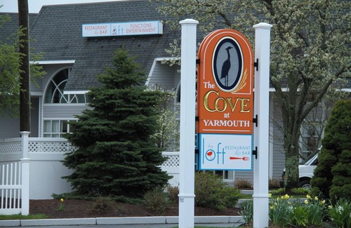 West Yarmouth Condo | The Cove at Yarmouth 1br Suite Sunday Check-In