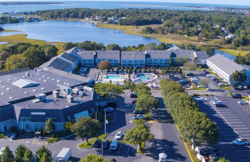 West Yarmouth Condo | The Cove at Yarmouth 1br Suite Sunday Check-In