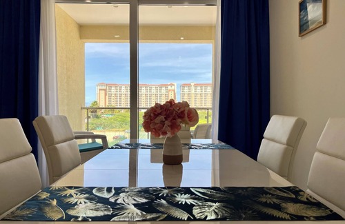 Palm Beach Resort | The Cove - Condo Hotel - Perfect Location