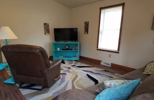 Edinboro Cottage | The Cove, cozy cottage by Edinboro Lake