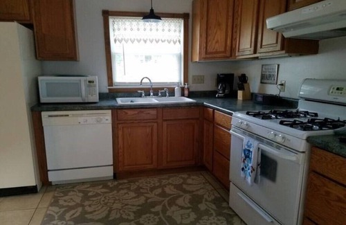 Edinboro Cottage | The Cove, cozy cottage by Edinboro Lake