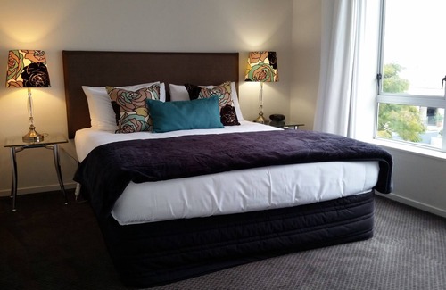 Waipahihi Hotel | The Cove Taupo