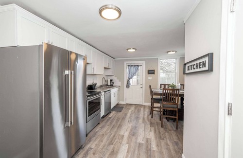 Latonia House | The Covington Cottage – Modern 2 BDR Charmer