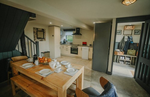 Litton Apartment | The Cow Shed - with panoramic views of Miller's Dale