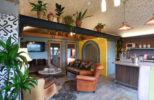 Emsworth House | The Cow Shed * WOW Factor Countryside Retreat