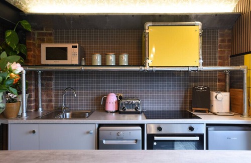 Emsworth House | The Cow Shed * WOW Factor Countryside Retreat