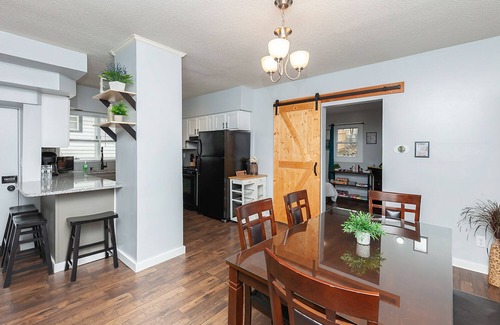 Des Moines House | The Cow Tipper: Near Everything - SPA - Game Room - Fire Pit & Patio - Sleeps 10