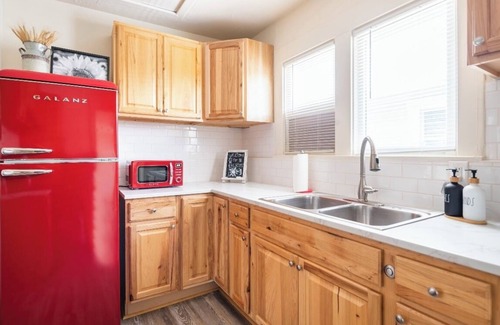 Prescott House | The Cowboy Hideaway - Rodeo Themed, Fire Pit & 1/2 mile walk to Whiskey Row.