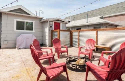 Prescott House | The Cowboy Hideaway - Rodeo Themed, Fire Pit & 1/2 mile walk to Whiskey Row.