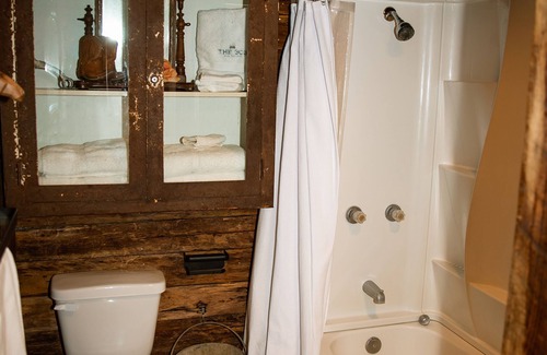 Round Top Condo | The Cowgirl Room at The 303