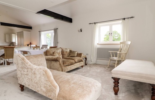 Loppington Cottage | THE COWHOUS, family friendly, with a garden in Wem