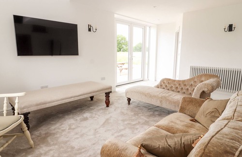 Loppington Cottage | THE COWHOUS, family friendly, with a garden in Wem
