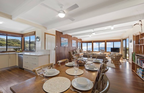 Valla Beach House | The Cowrie House – Coastal Bliss at Beautiful Valla Beach
