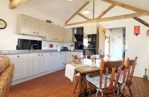 Sedlescombe Cottage | THE COWSHED, family friendly, with a garden in Westfield