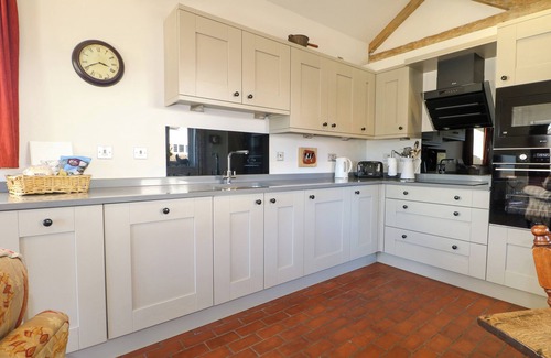 Sedlescombe Cottage | THE COWSHED, family friendly, with a garden in Westfield