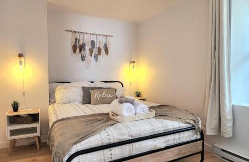 Quartier 5-4 Apartment | The Coziest appartment Hot Tub AC Free