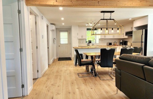 Quartier 5-4 Apartment | The Coziest | Hot Tub | EV Charger & Free Parking