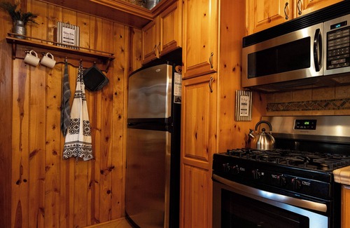 Wrightwood Cabin | The Cozy 2 bedroom Pineland Chalet