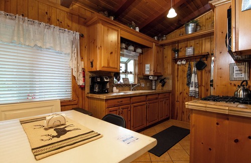 Wrightwood Cabin | The Cozy 2 bedroom Pineland Chalet